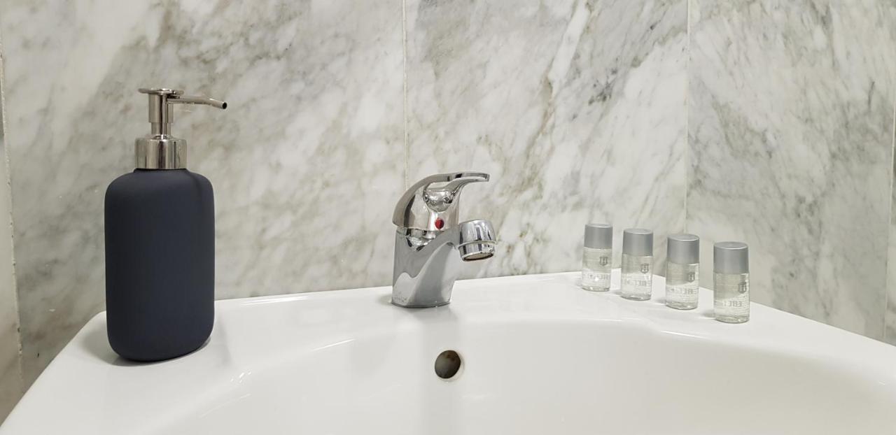 Lux Home - Sierpes Terrace เซบีญา ภายนอก รูปภาพ